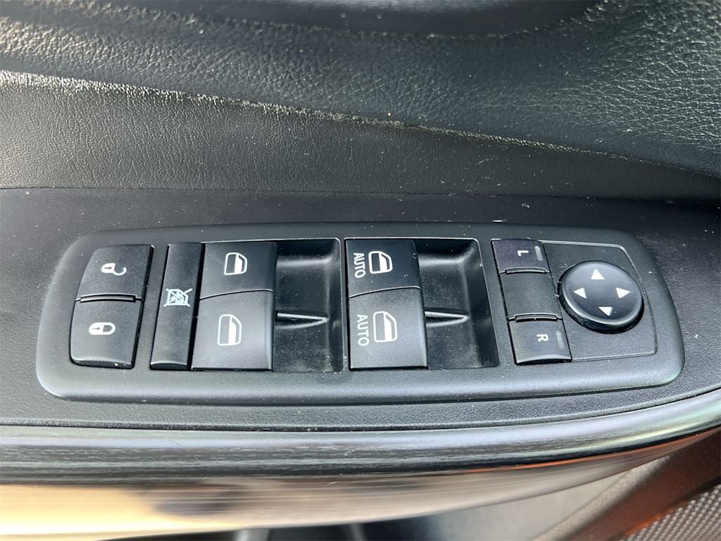 Thumbnail: 2015 Jeep Cherokee - 25