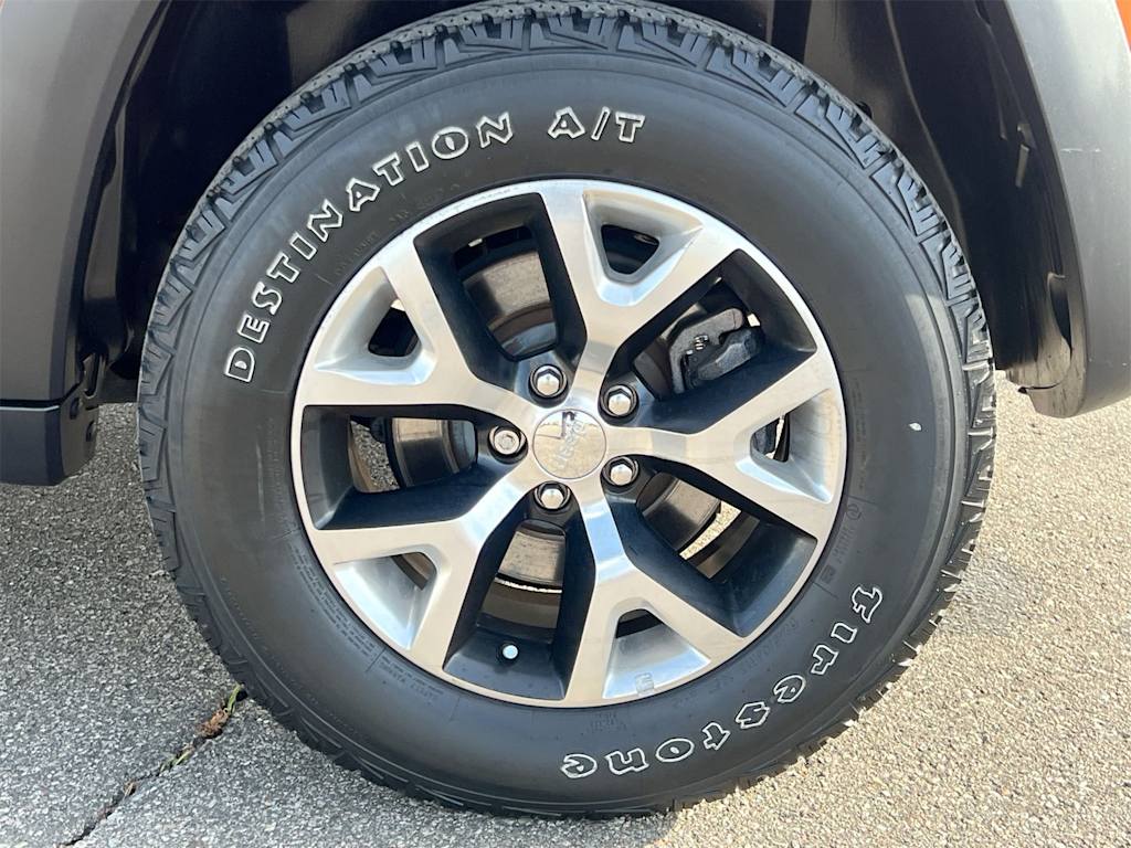 Thumbnail: 2015 Jeep Cherokee - 8