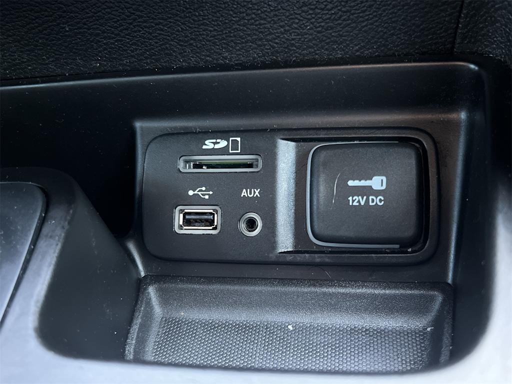 Thumbnail: 2014 Jeep Cherokee - 33