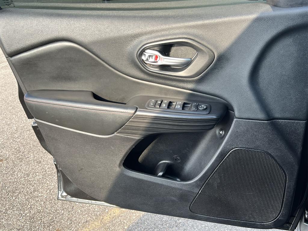 Thumbnail: 2014 Jeep Cherokee - 32