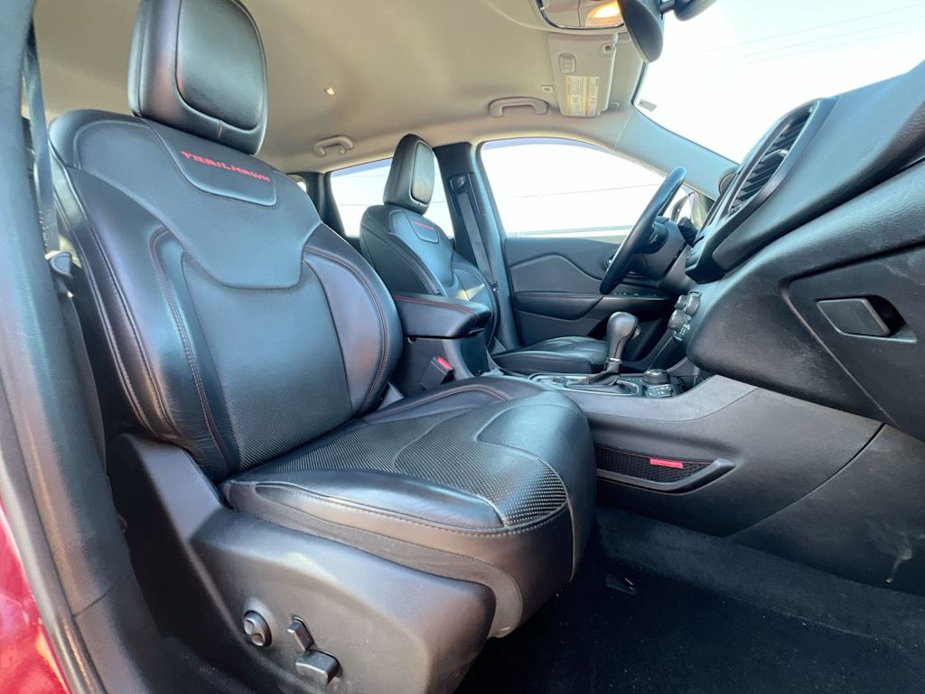 Thumbnail: 2019 Jeep Cherokee - 27
