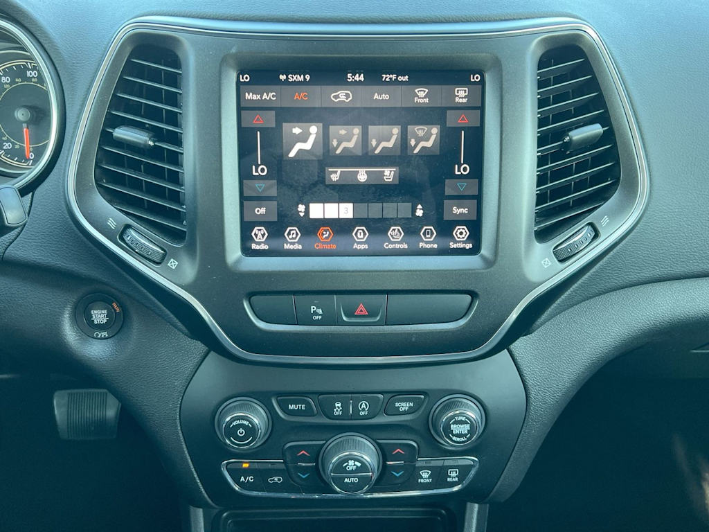 Thumbnail: 2019 Jeep Cherokee - 12