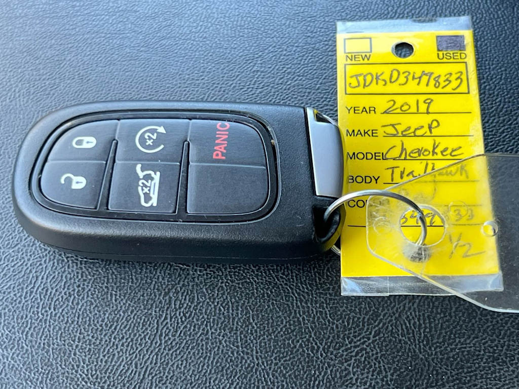 Thumbnail: 2019 Jeep Cherokee - 15