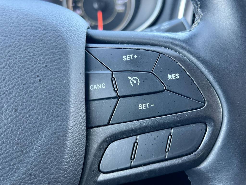 Thumbnail: 2019 Jeep Cherokee - 29