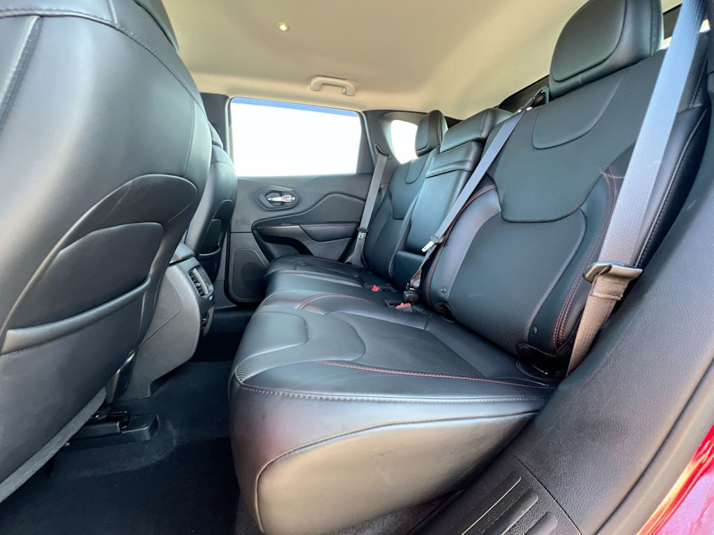 Thumbnail: 2019 Jeep Cherokee - 25