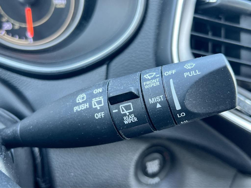 Thumbnail: 2019 Jeep Cherokee - 30