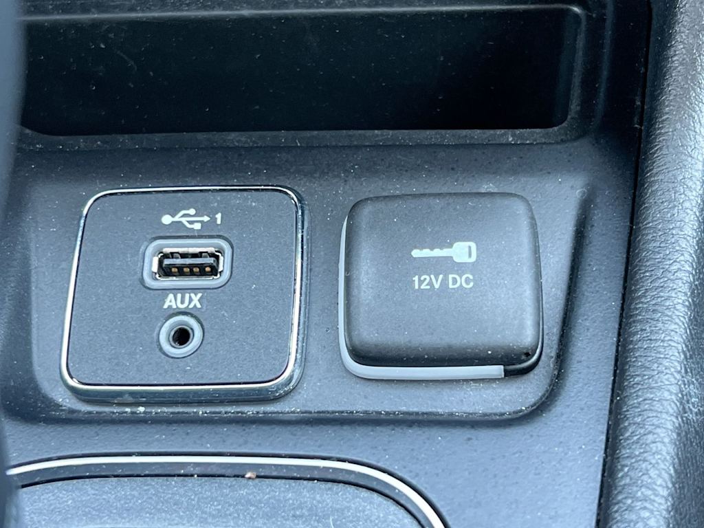 Thumbnail: 2019 Jeep Cherokee - 35