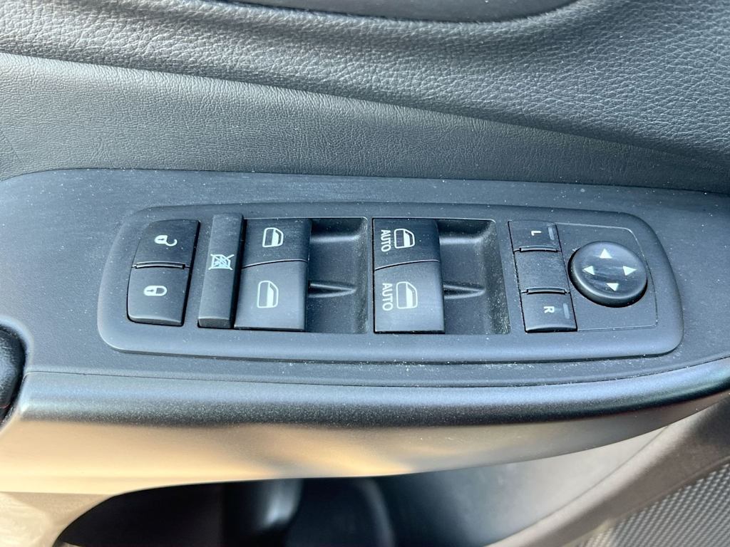 Thumbnail: 2019 Jeep Cherokee - 24