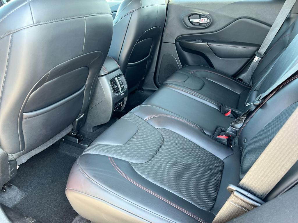 Thumbnail: 2019 Jeep Cherokee - 11
