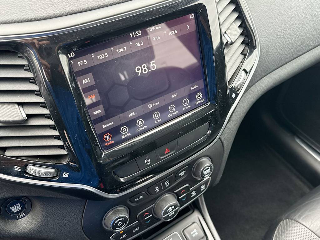 Thumbnail: 2019 Jeep Cherokee - 8