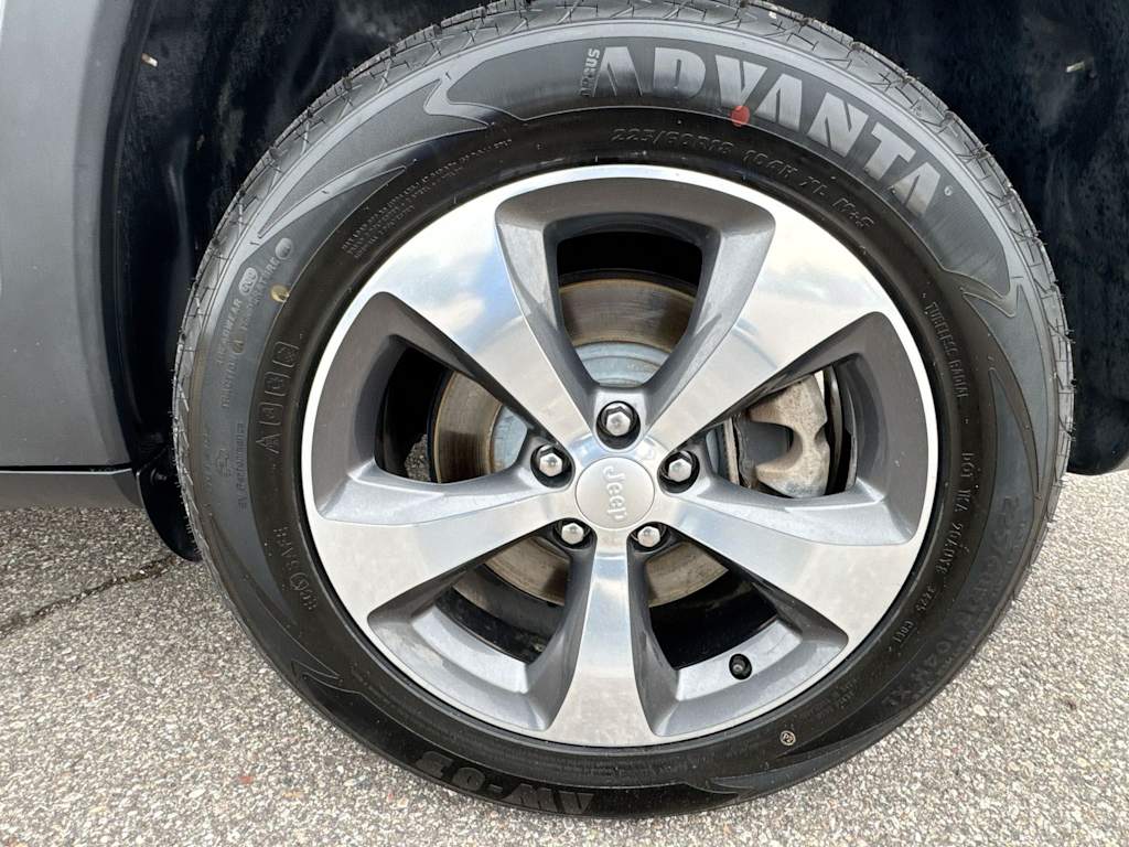 Thumbnail: 2019 Jeep Cherokee - 6
