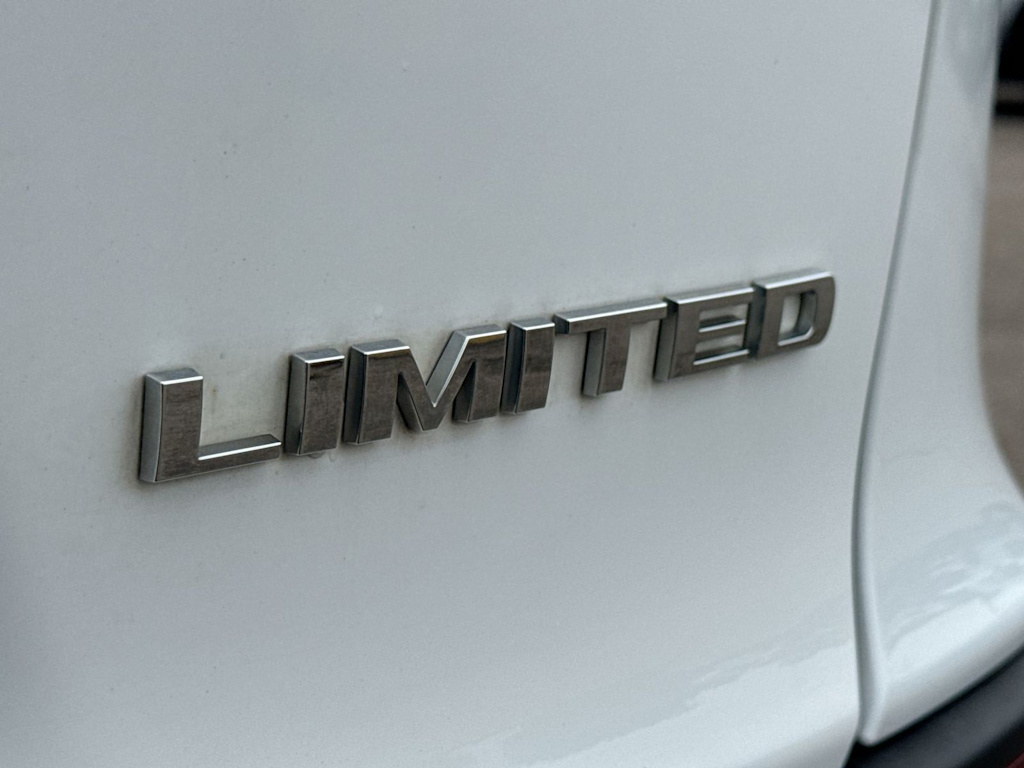 Thumbnail: 2019 Jeep Cherokee - 18