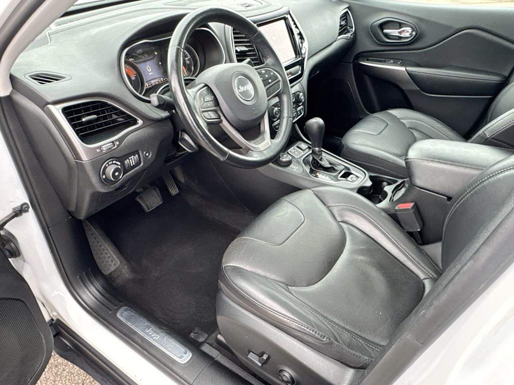 Thumbnail: 2019 Jeep Cherokee - 7