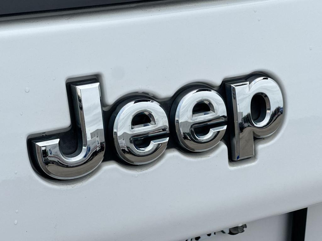 Thumbnail: 2019 Jeep Cherokee - 17