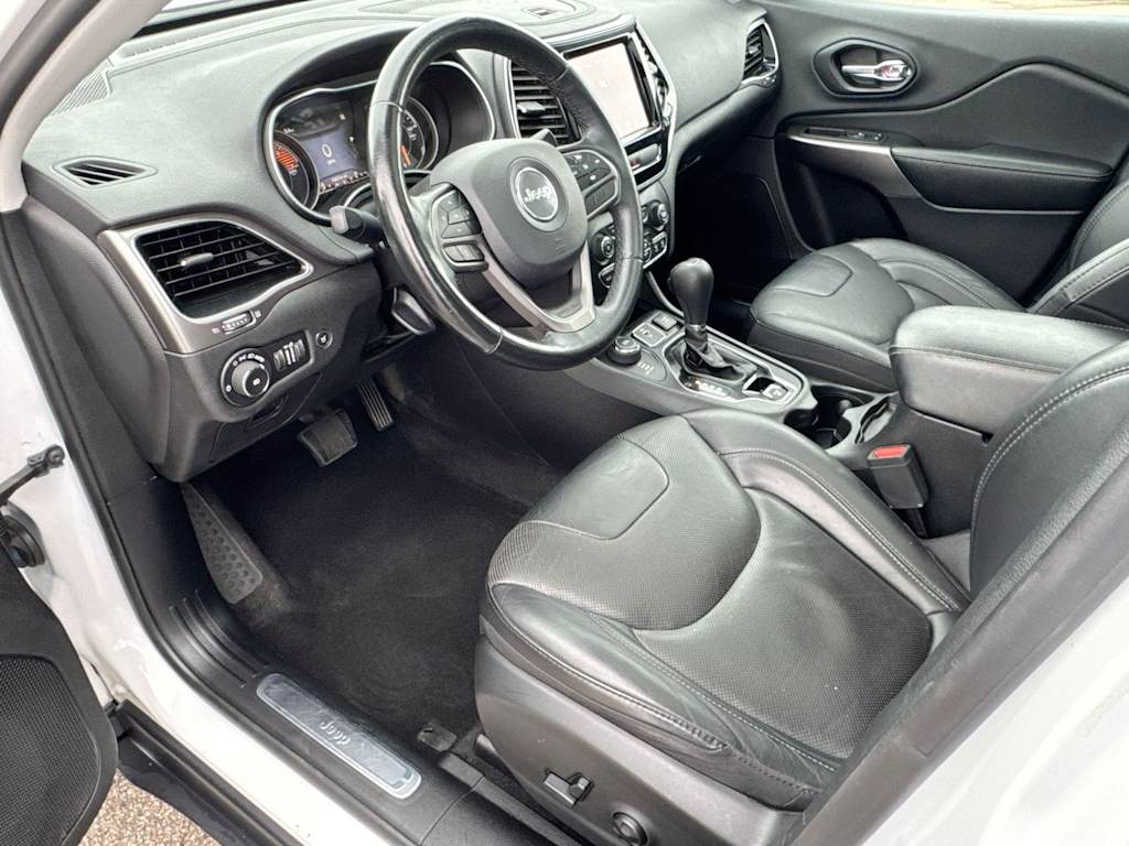 Thumbnail: 2019 Jeep Cherokee - 7
