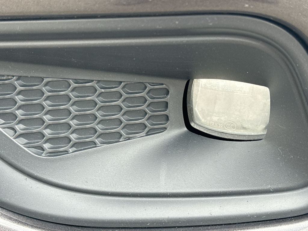 Thumbnail: 2021 Jeep Cherokee - 6