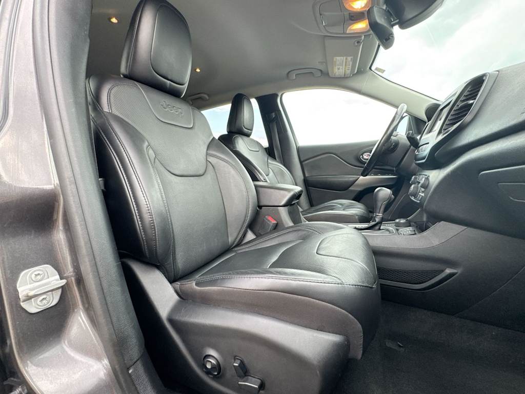Thumbnail: 2021 Jeep Cherokee - 28