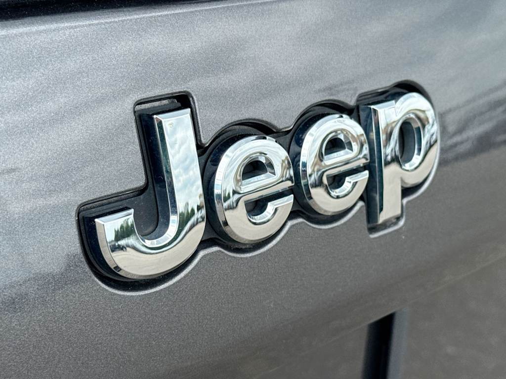 Thumbnail: 2021 Jeep Cherokee - 23