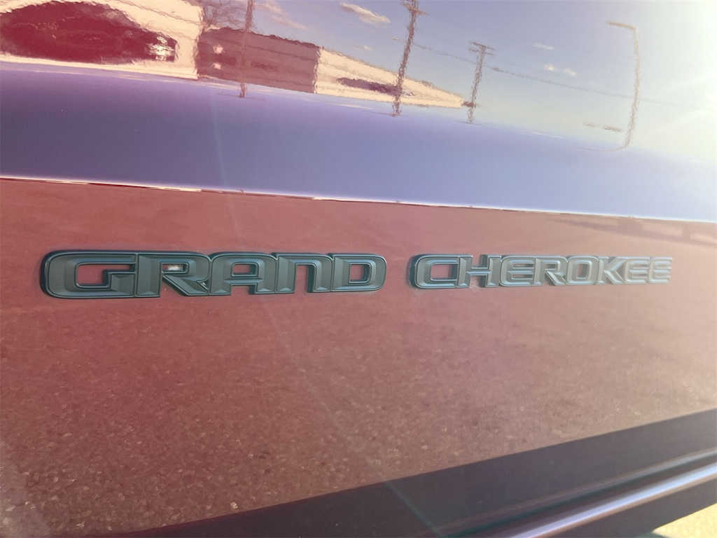 Thumbnail: 2018 Jeep Grand Cherokee - 25