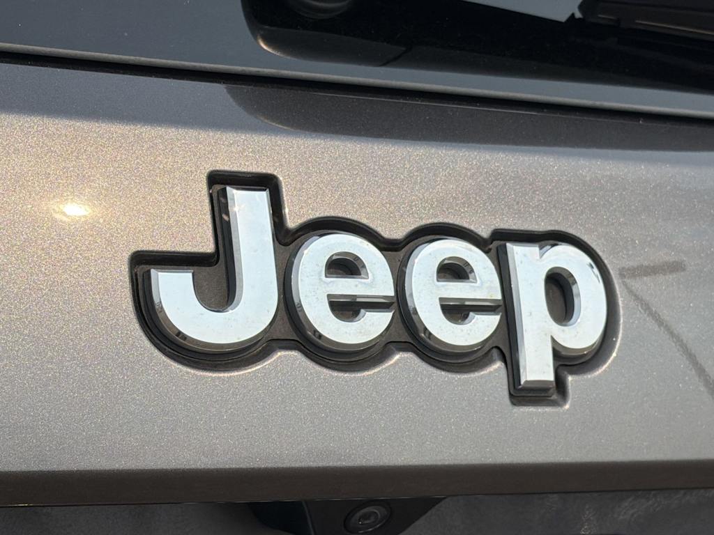 Thumbnail: 2020 Jeep Grand Cherokee - 24