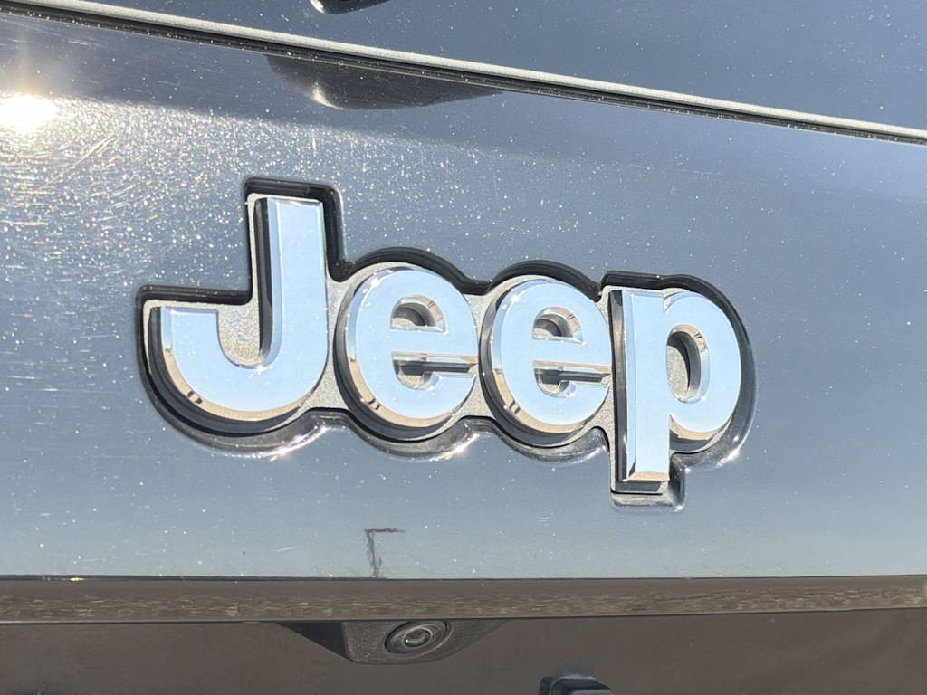 Thumbnail: 2022 Jeep Grand Cherokee - 24
