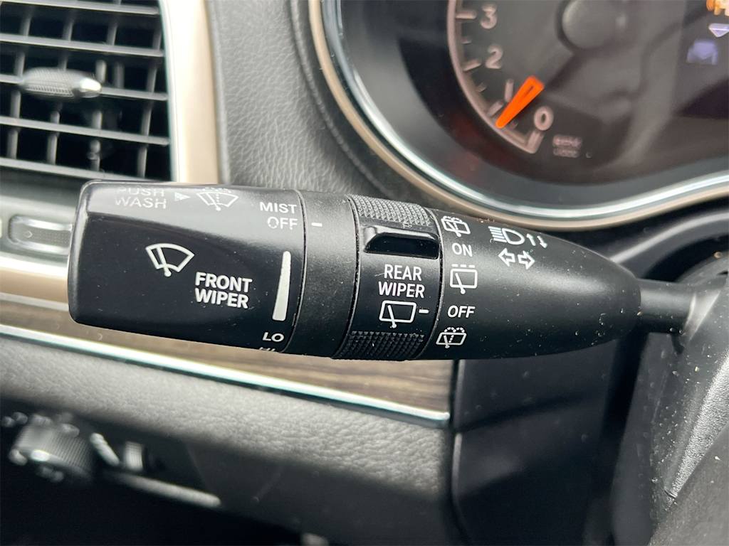 Thumbnail: 2017 Jeep Grand Cherokee - 31