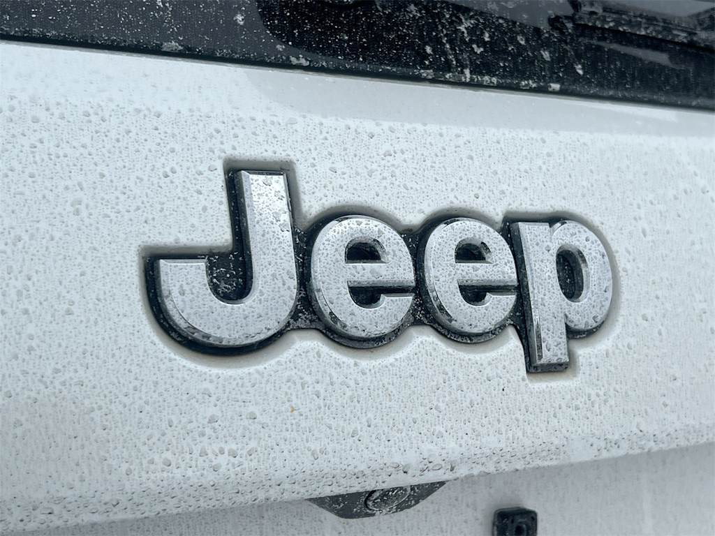Thumbnail: 2017 Jeep Grand Cherokee - 23