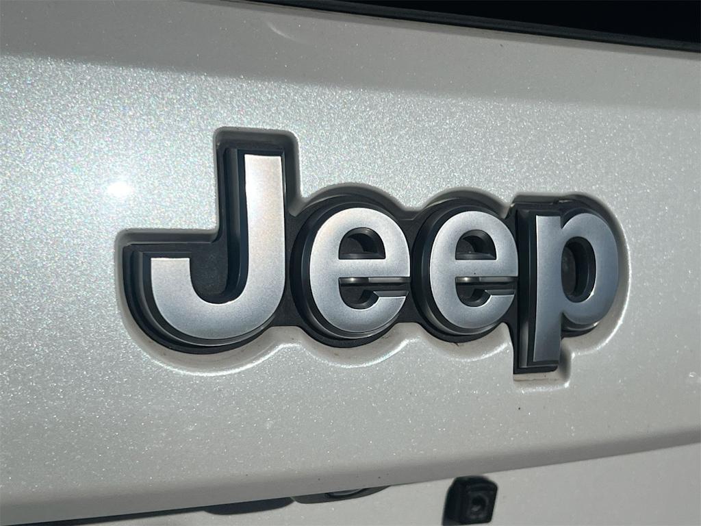 Thumbnail: 2018 Jeep Grand Cherokee - 23