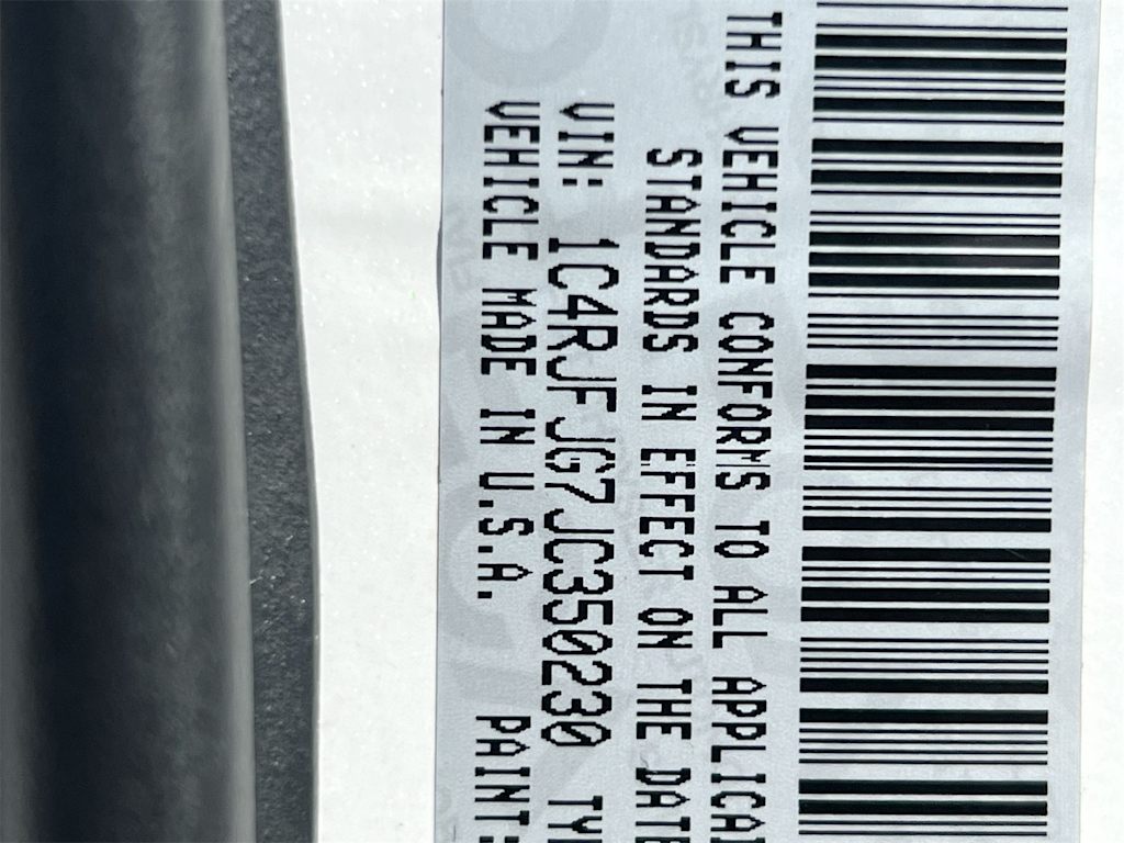 Thumbnail: 2018 Jeep Grand Cherokee - 17