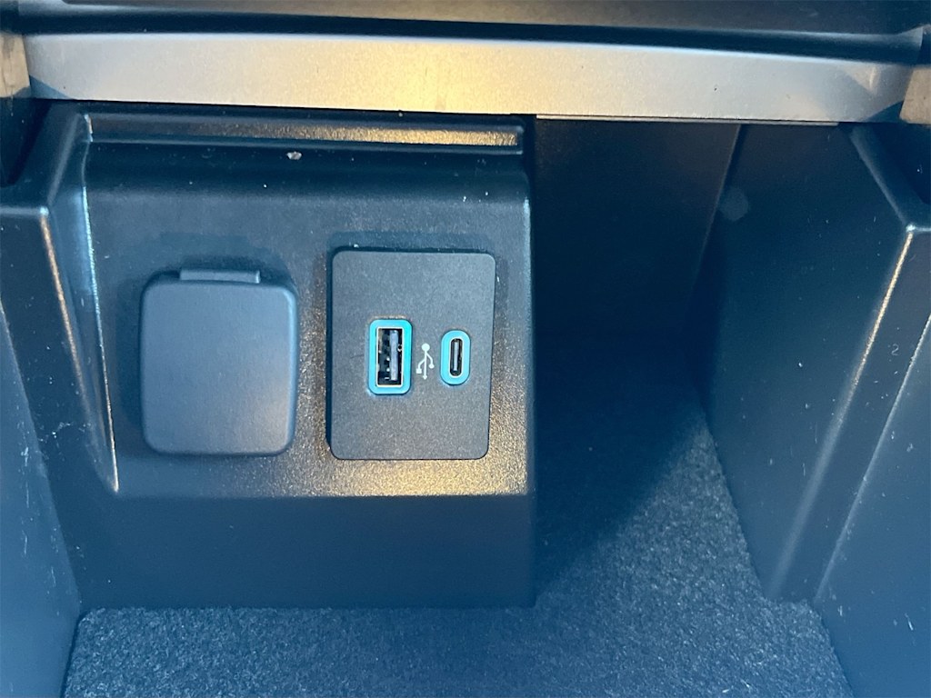 Thumbnail: 2022 Ford Explorer - 16