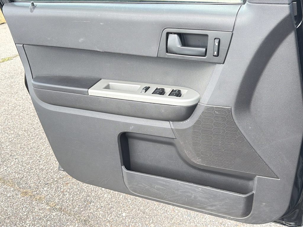 Thumbnail: 2012 Ford Escape - 31