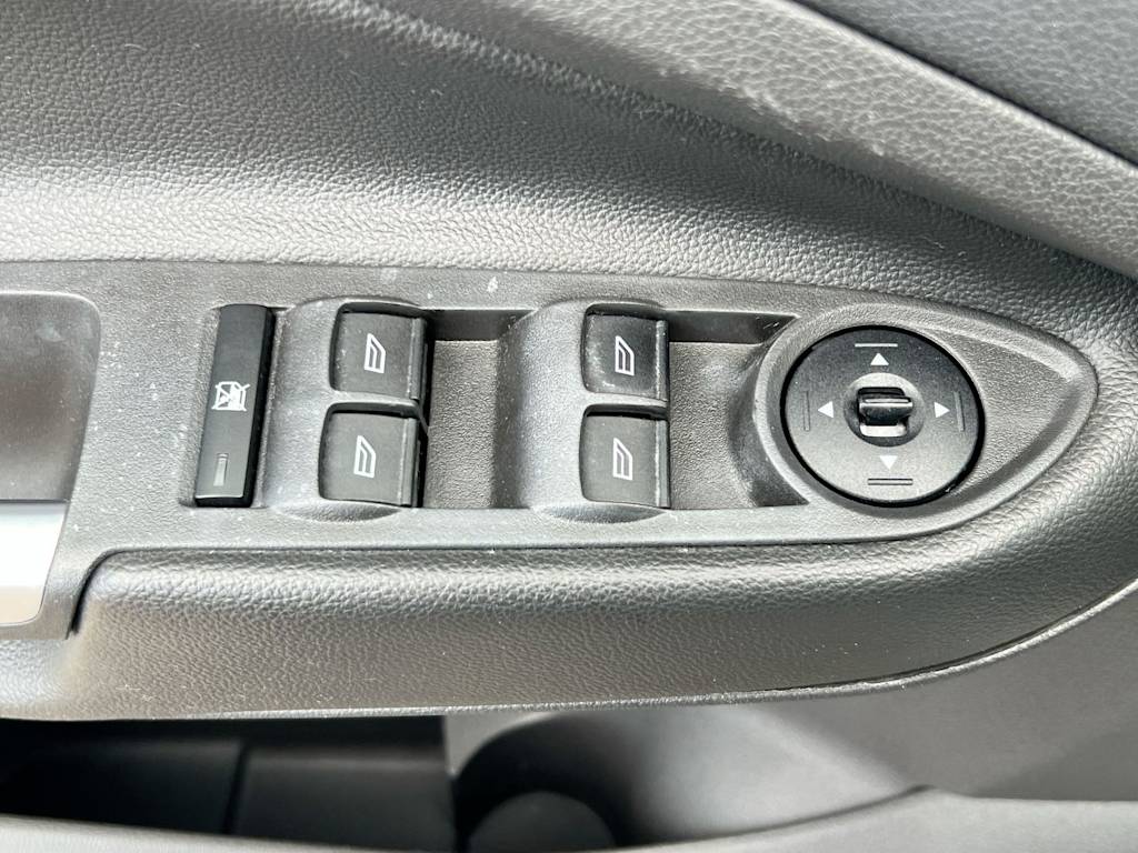 Thumbnail: 2016 Ford Escape - 24