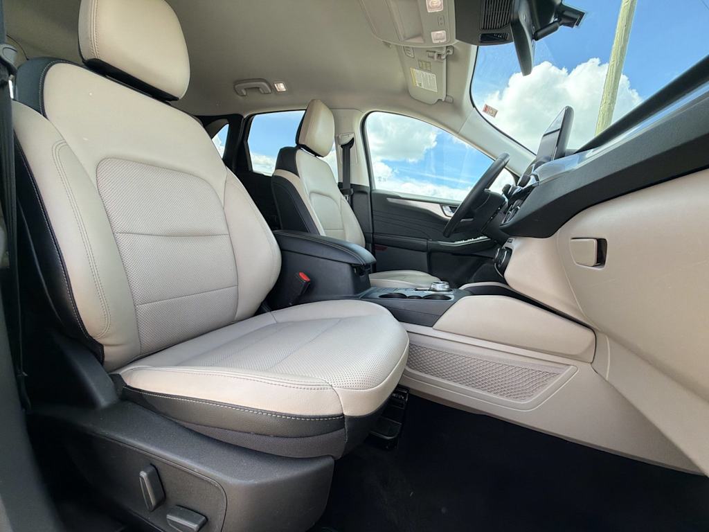 Thumbnail: 2022 Ford Escape - 27