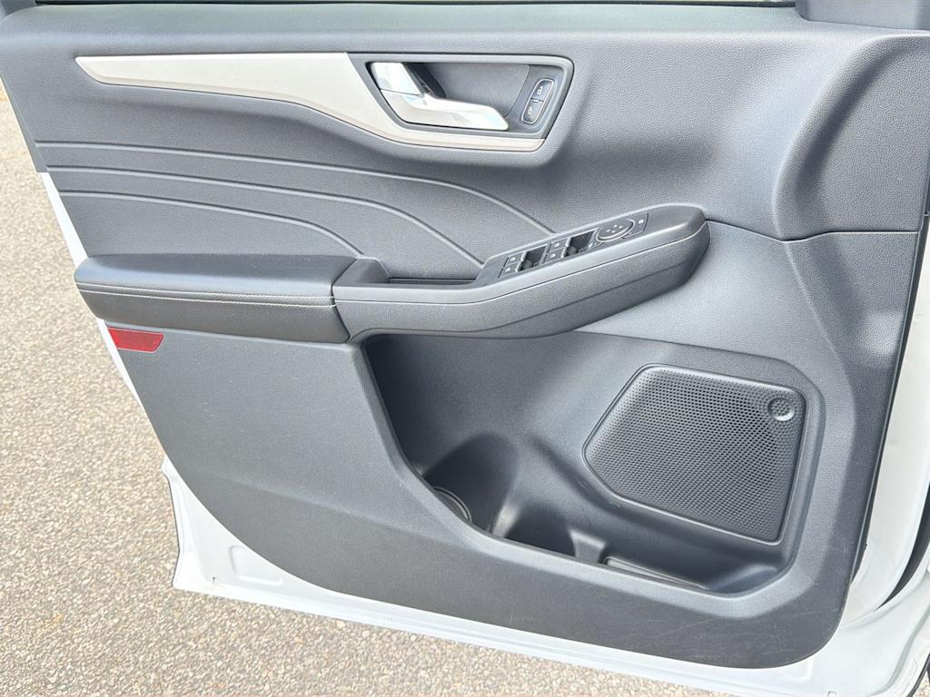 Thumbnail: 2021 Ford Escape - 32