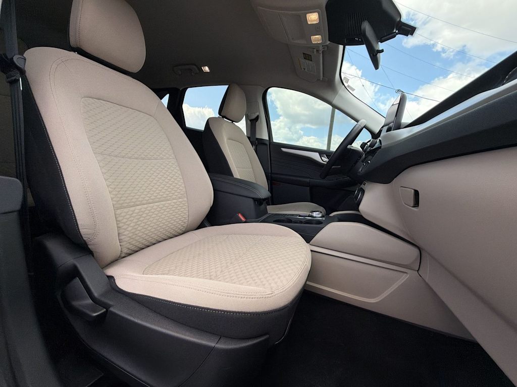 Thumbnail: 2021 Ford Escape - 17