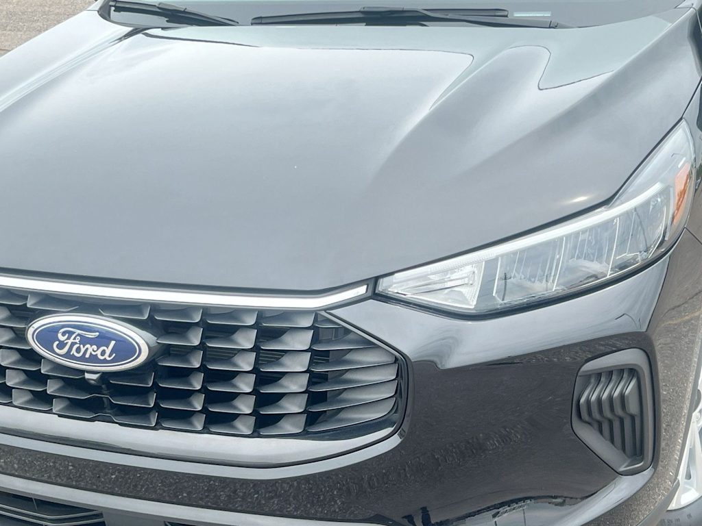 Thumbnail: 2023 Ford Escape - 21