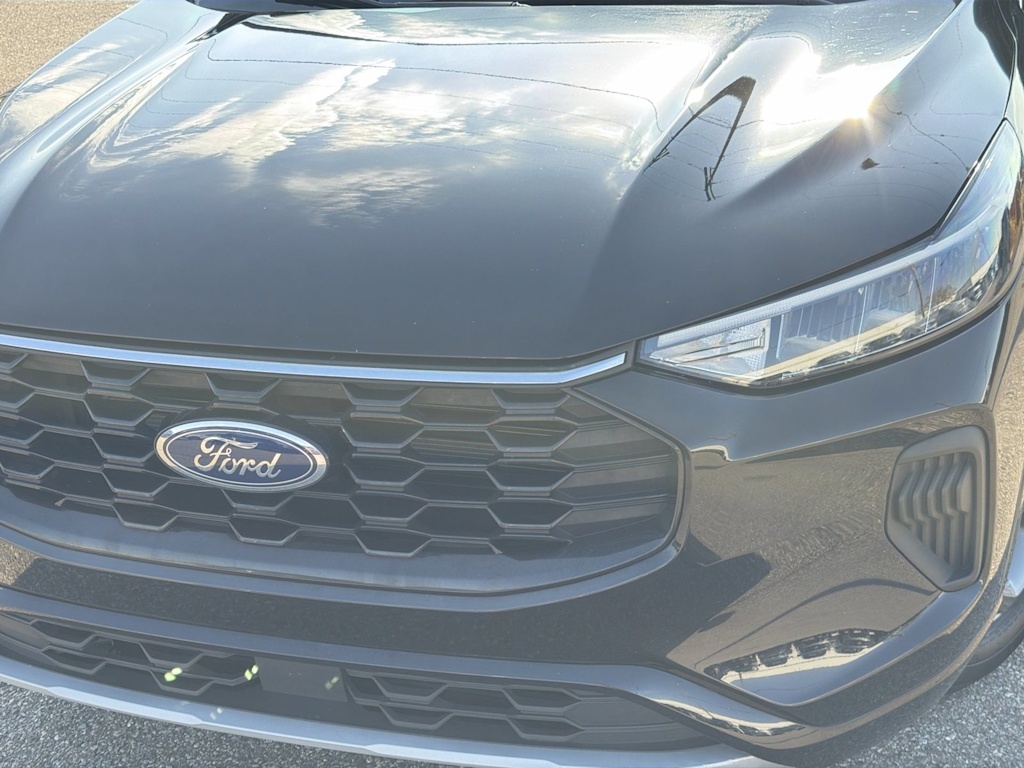Thumbnail: 2023 Ford Escape - 21