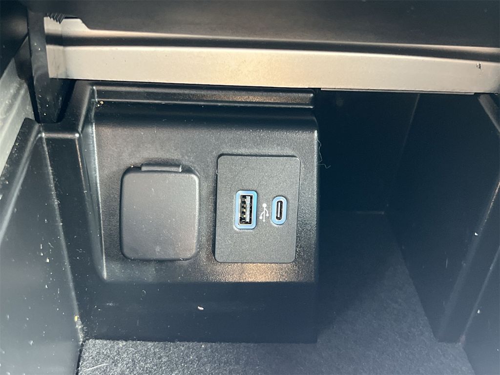 Thumbnail: 2022 Ford Explorer - 35