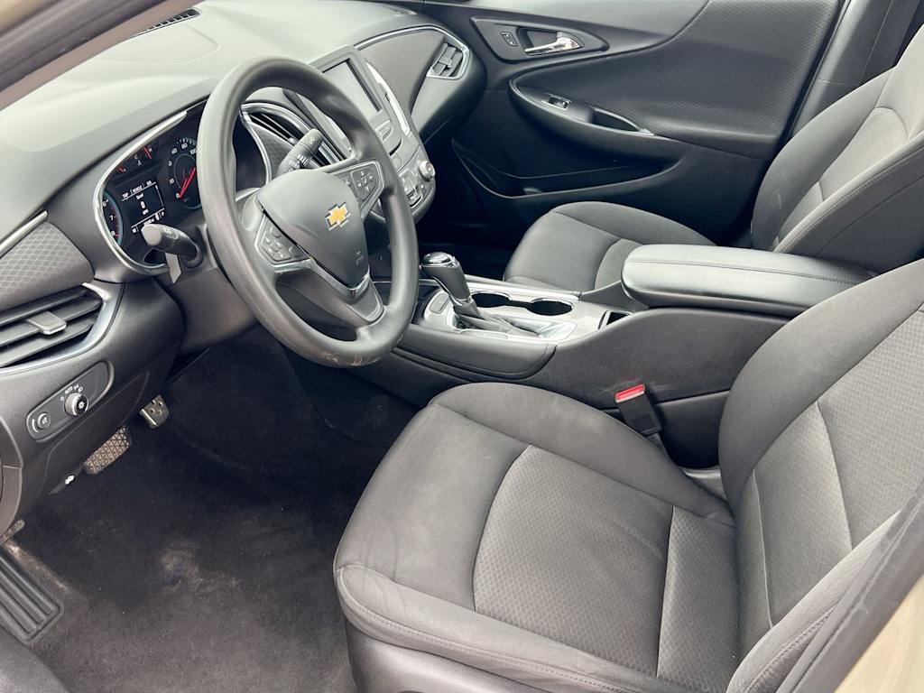Thumbnail: 2016 Chevrolet Malibu - 10