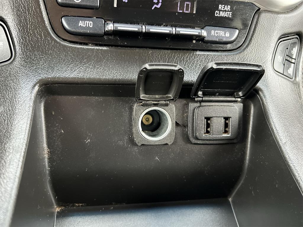 Thumbnail: 2019 GMC Yukon XL - 33