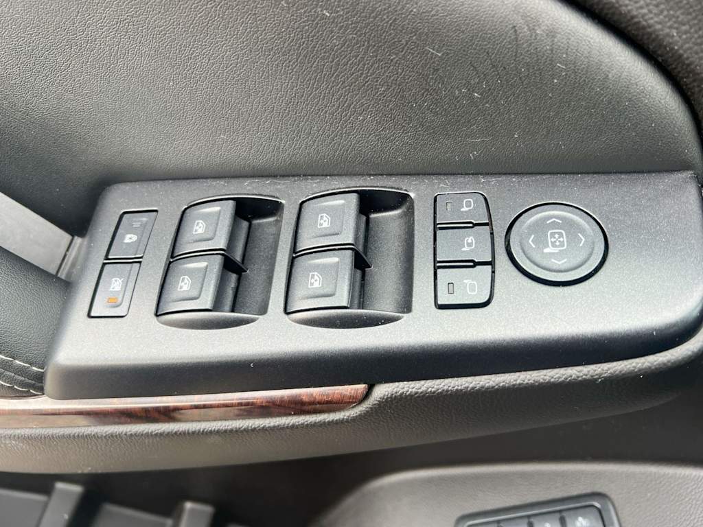 Thumbnail: 2016 GMC Yukon XL - 24