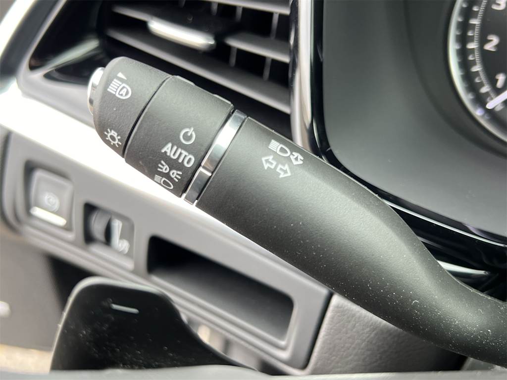 Thumbnail: 2025 Cadillac XT6 - 32