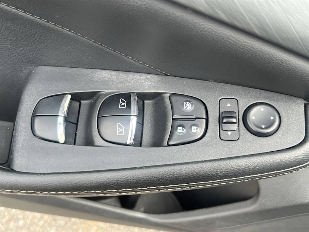 Thumbnail: 2017 Nissan Maxima - 25