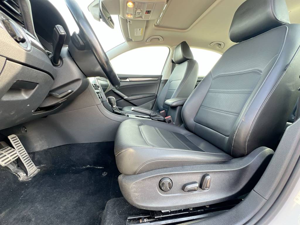 Thumbnail: 2020 Volkswagen Passat - 11