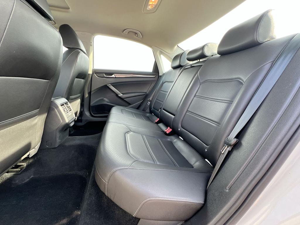 Thumbnail: 2020 Volkswagen Passat - 25
