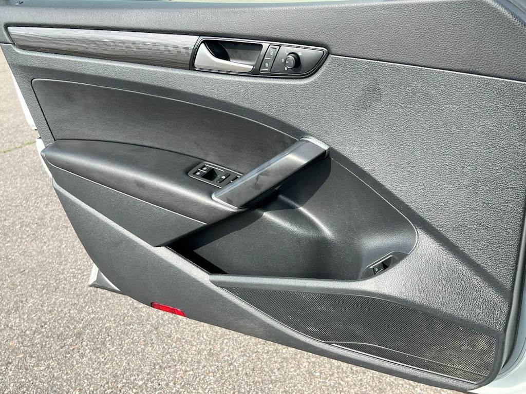 Thumbnail: 2020 Volkswagen Passat - 33