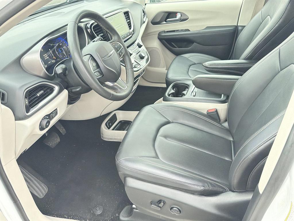 Thumbnail: 2024 Chrysler Pacifica - 10