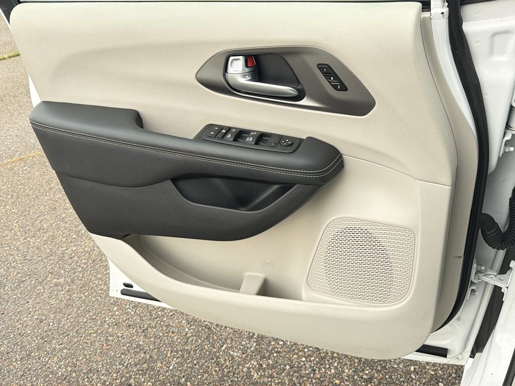 Thumbnail: 2024 Chrysler Pacifica - 31