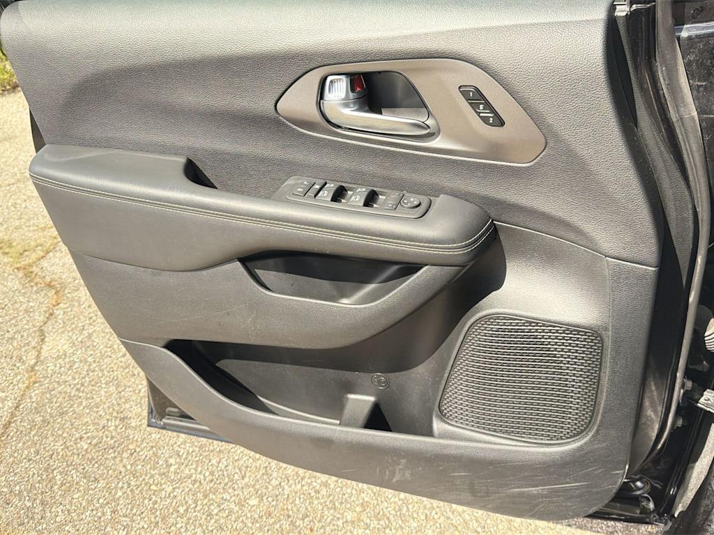 Thumbnail: 2025 Chrysler Pacifica - 32