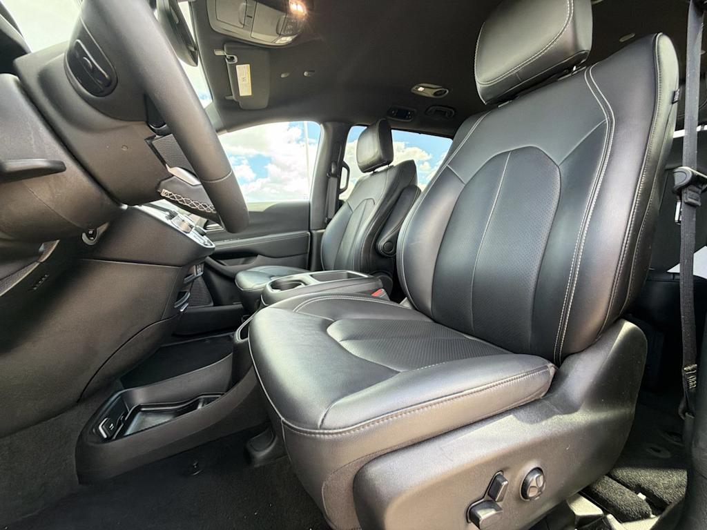 Thumbnail: 2025 Chrysler Pacifica - 11